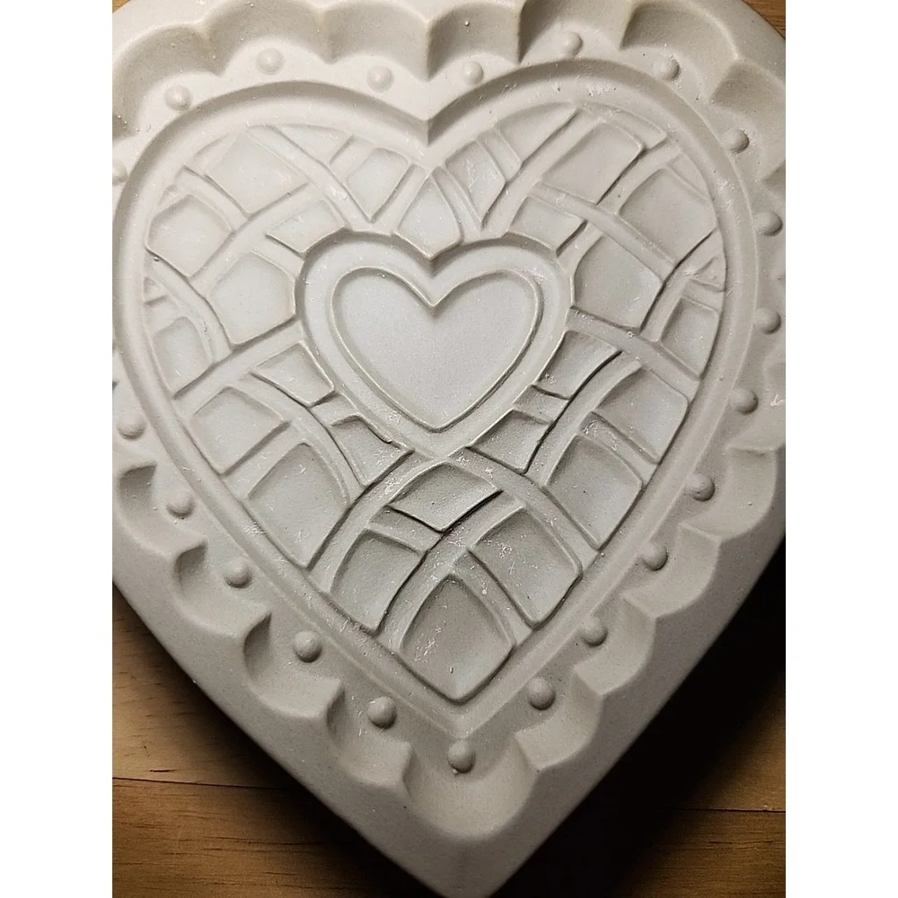 Clay Folk Art Heart Cookie Mold-Wilton 1997 a Beautiful Valentine Baking Cooking